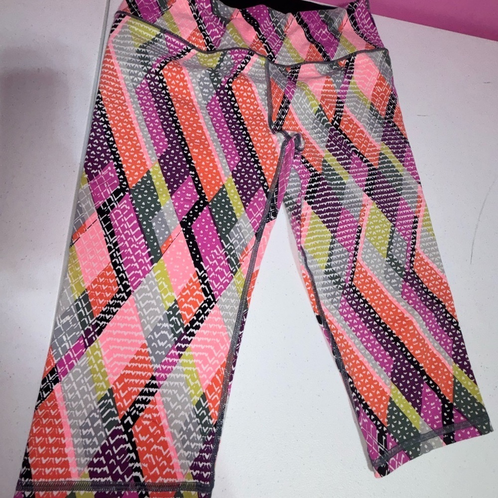 Colorful Geometric Patterned Leggings - Picture 4 of 9